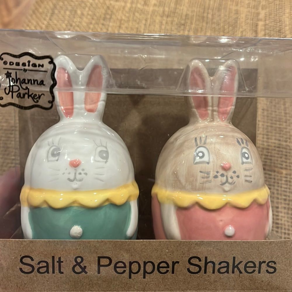 NIB Johanna Parker Easter salt and pepper shakers